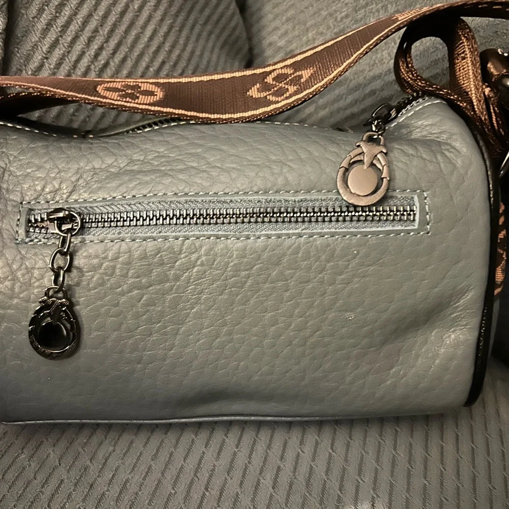 N/A stylish gray